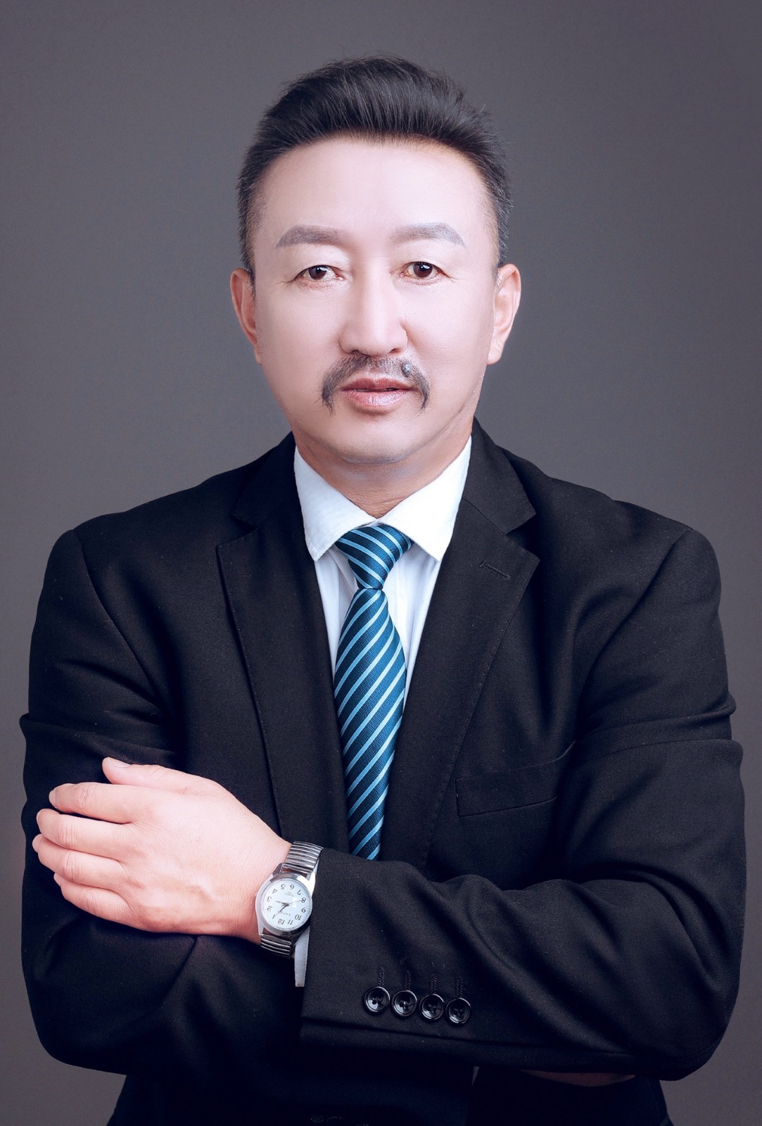 欒剛:中國(guó)內(nèi)地男演員，導(dǎo)演，制片人，明星經(jīng)紀(jì)人，編劇